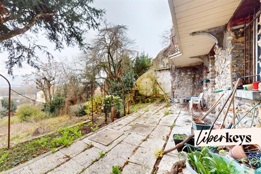 6 Room Bourgeois House with Breathtaking View of the Seine - High Potential