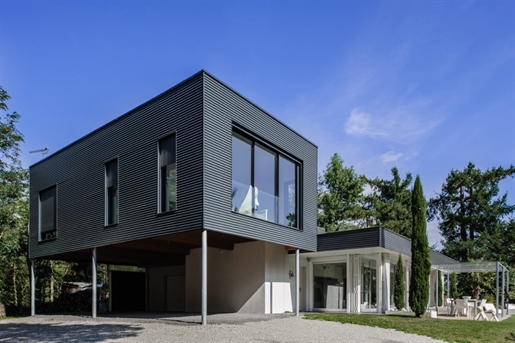 Architect-designed house with swimming pool - Cordelle