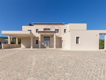 Projet approuvé d'une villa de 5 chambres à Vilasol