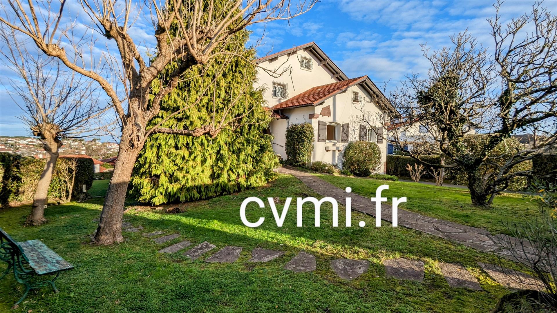 st-jean-de-luz-grande-maison-370m2-avec-terrain-de-1700m2-a-r-nover