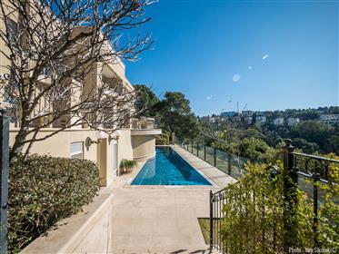 Luxury Villa With Breathtaking Views in Haifa