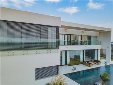 Modern Luxury Villa in Prime Location