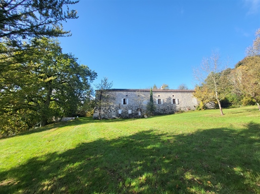 A Sweet Dream In White Quercy - Charming Property Bordered By A Natural Lake