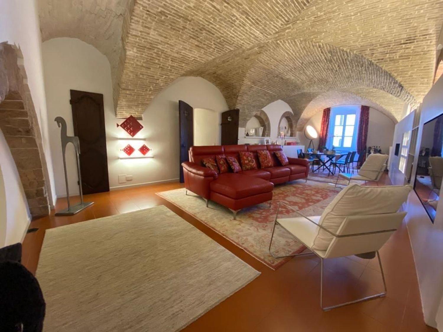 Purchase: Apartment (06081)