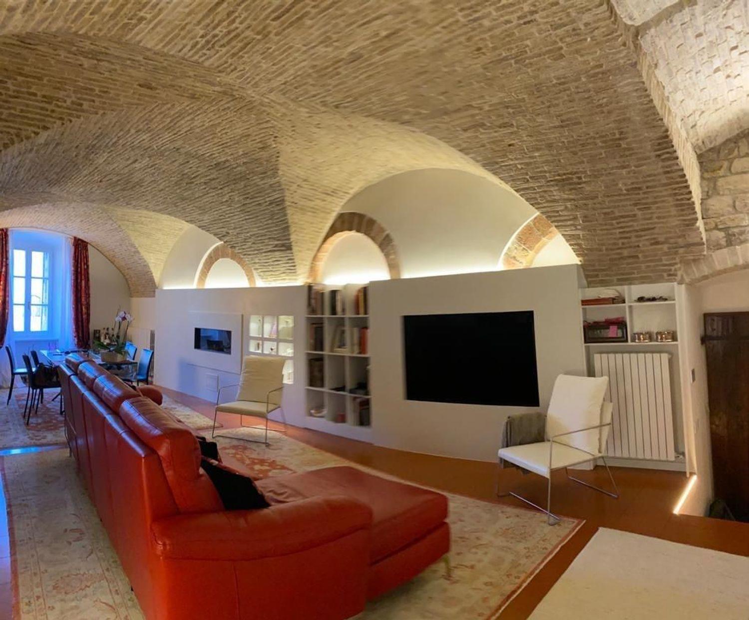 Purchase: Apartment (06081)