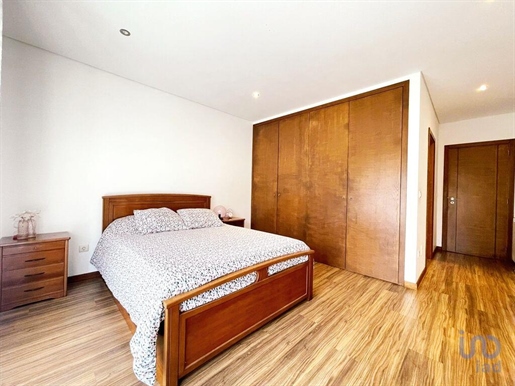 דיור עם 4 חדרים בויאנה דו קסטלו עם 348,00 מ"ר