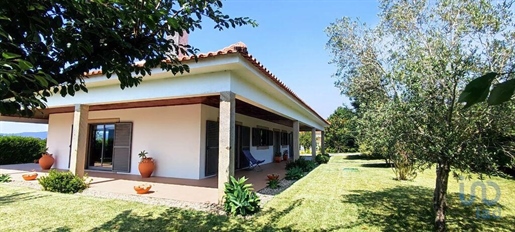 Housing with 3 Rooms in Viana do Castelo with 310,00 m²