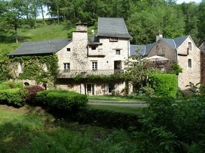 17 století Mill House v skryté údolí poblíž Najac