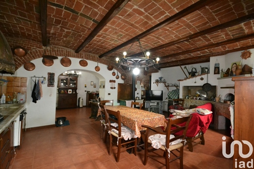 בית צמוד קרקע למכירה / וילה 450 מ"ר - 4 חדרי שינה - Acqui Terme