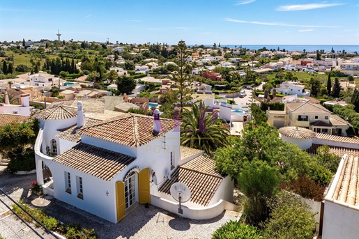 Espaciosa villa con piscina y vistas abiertas en Praia da Luz