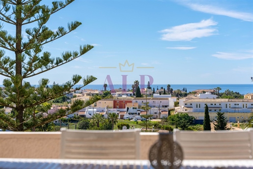 Spacious Villa with Pool and Open Views in Praia da Luz