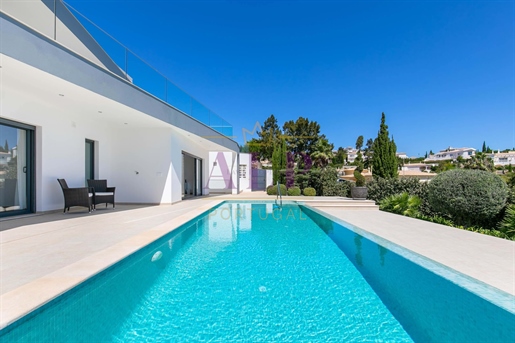 Contemporary and Luxurious Villa in Santo Antonio Golf - Algarve