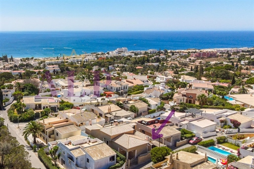 Atractiva villa T4 con vista al mar en el popular pueblo de Praia da Luz