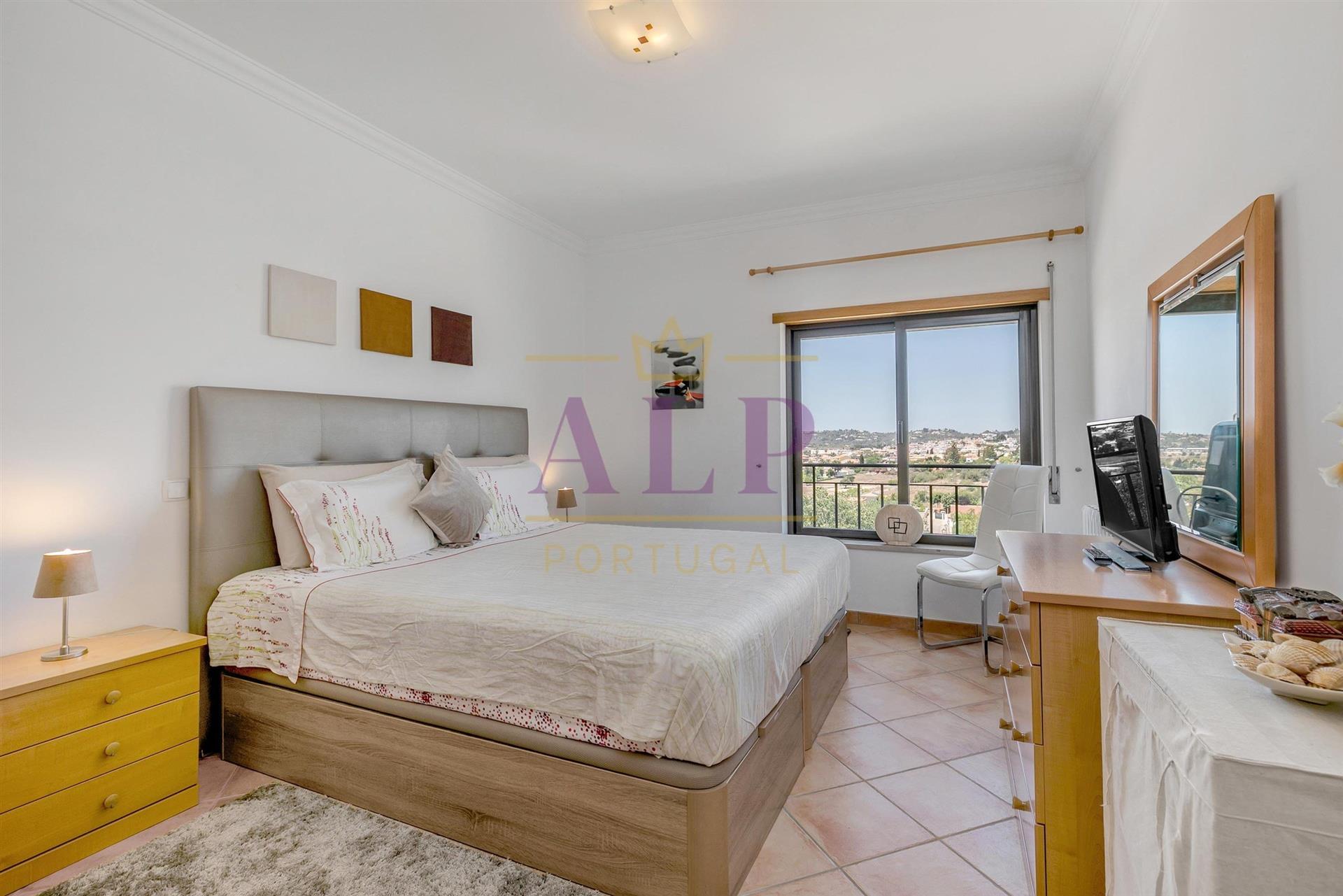 Apartamento T2 bien presentado en Lagos, cerca de Porto de Mos