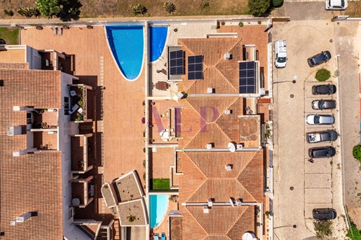 Een ruim herenhuis, met flexibele accommodatie in Burgau en op loopafstand van het strand