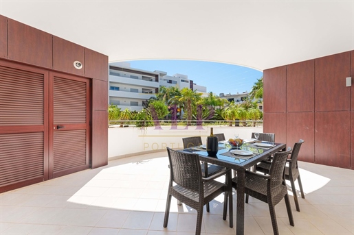 A prestigious 2-bedroom luxury apartment with sea views