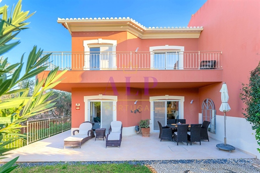 Fräsch och fläckfri - Högspecifik villa i Boavista Golf