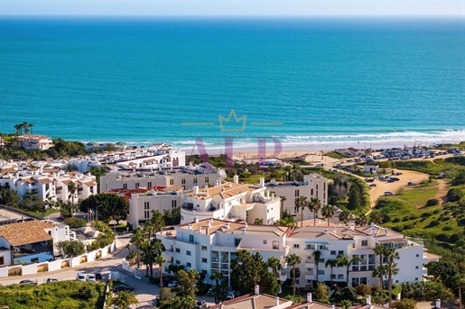 Un apartamento de 3 dormitorios en planta baja, cerca de la playa, en Porto de Mós, Lagos