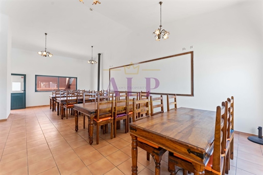 Community Restaurante/Cafe Premises in Espiche For Sale