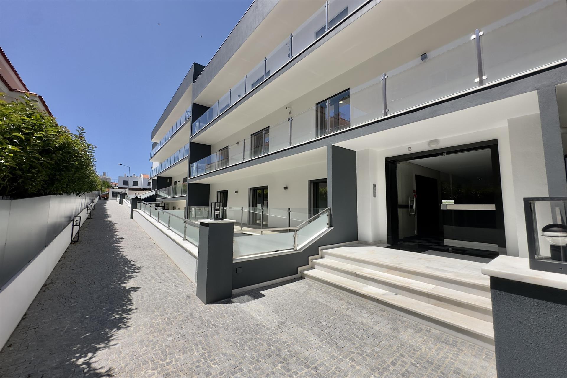   3 bedroom apartment in private condominium in São Domingos de Rana