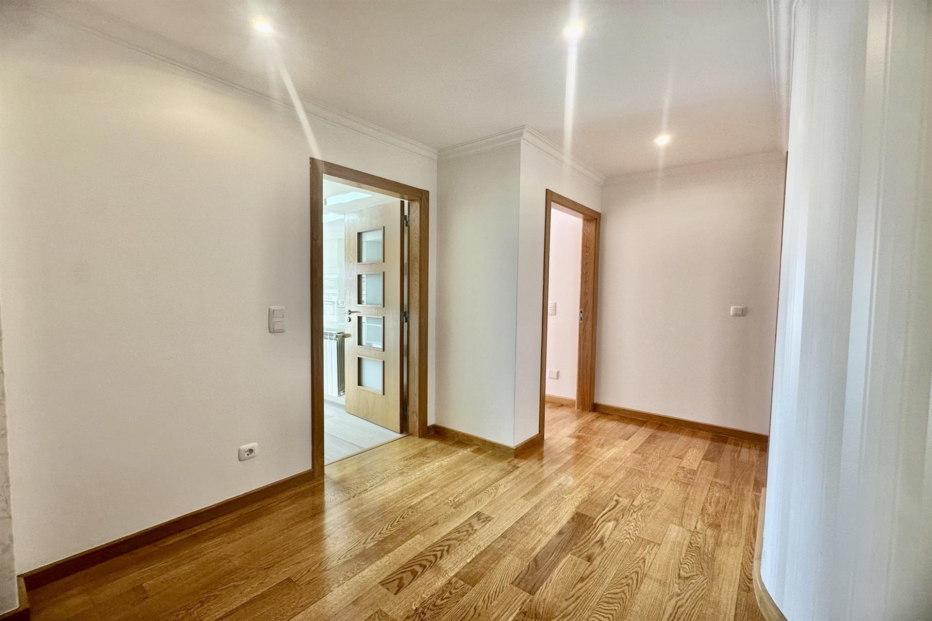 3-Zimmer-Wohnung in Oeiras mit Meerblick 