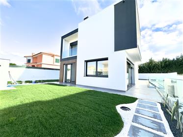 4 bedroom villa in Cascais with Garden and Pool