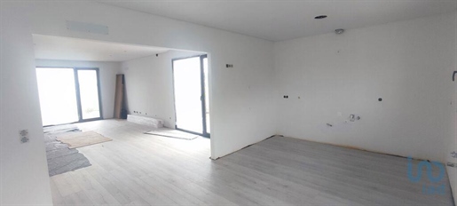 Huisvesting met 4 Kamers in Leiria met 230,00 m²