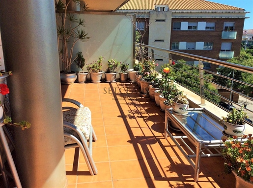 Masnou. Appartement avec terrasse et espace commun avec piscine
