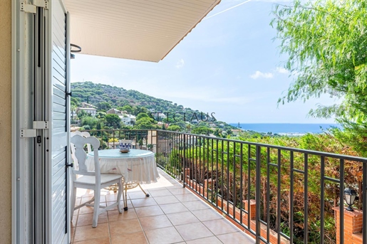 Cabrils. Villa au rez-de-chaussée avec vue et appartement