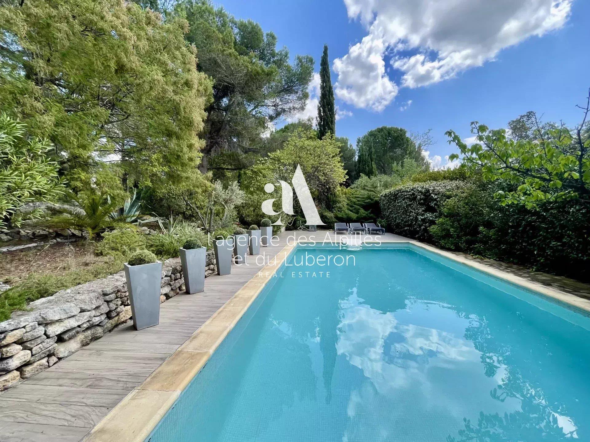 Sole Agent - House With A View - Mouriès