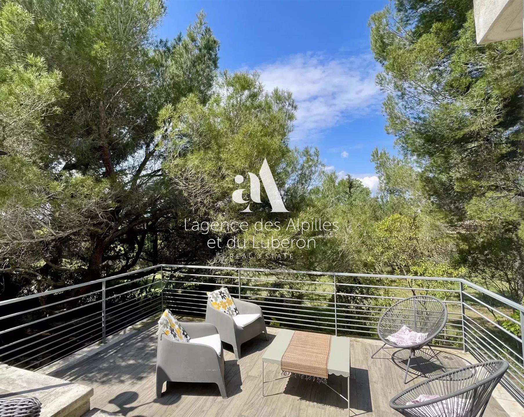 Sole Agent - House With A View - Mouriès
