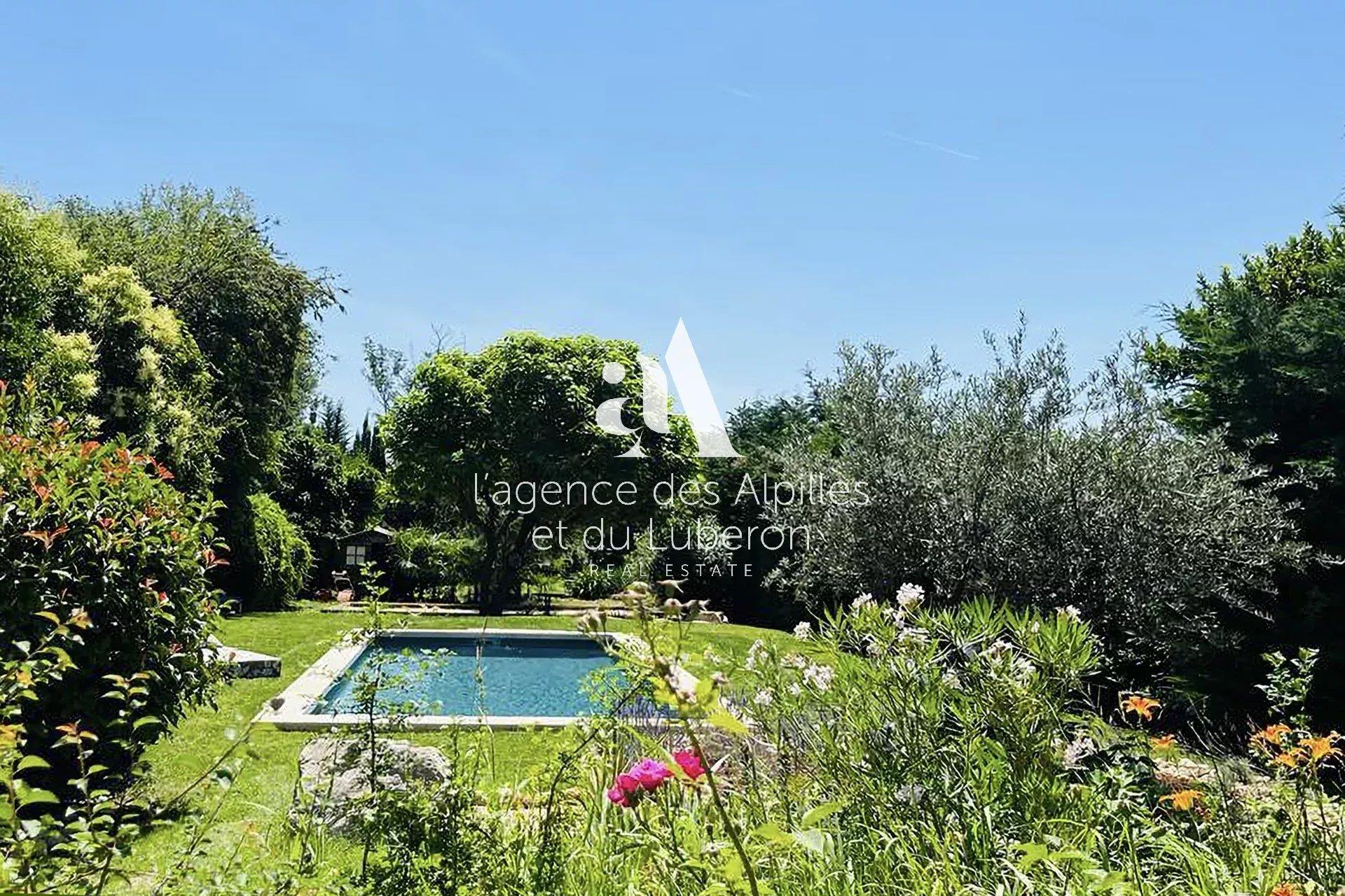Paradou - House With Garden Near The Village