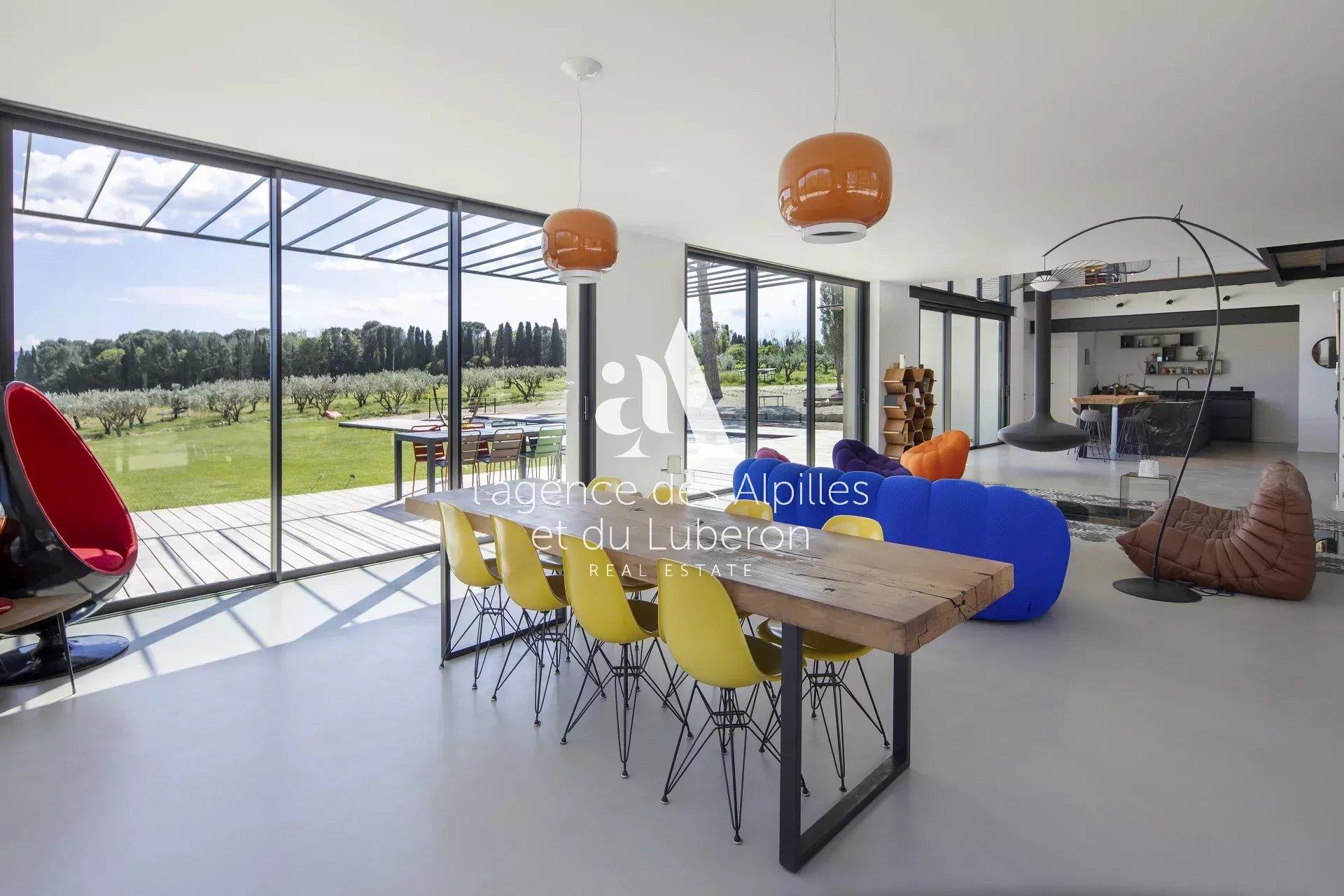 Near Saint-Remy-De-Provence - Property With View