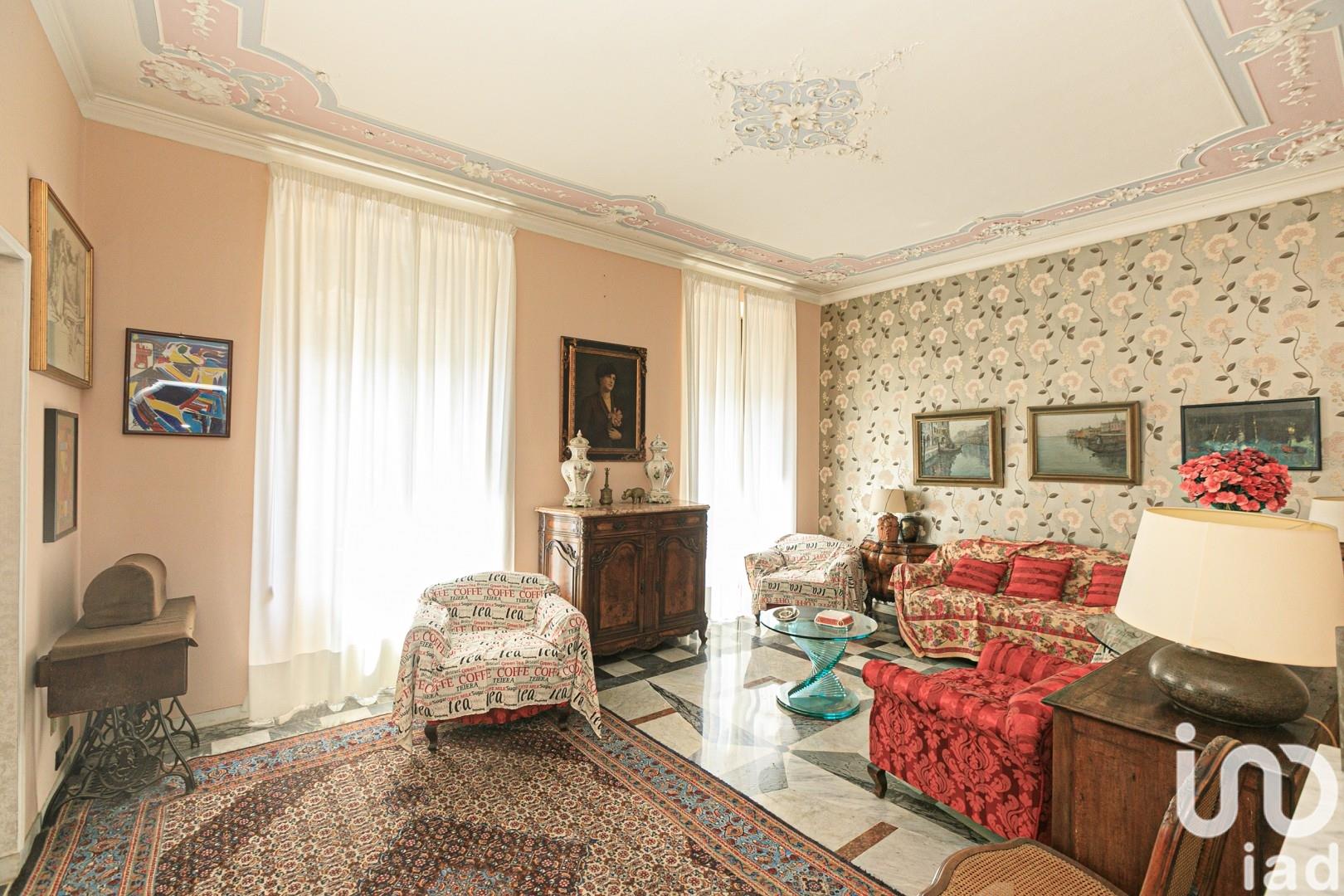 Sale Apartment 191 m² - 4 bedrooms - Genoa