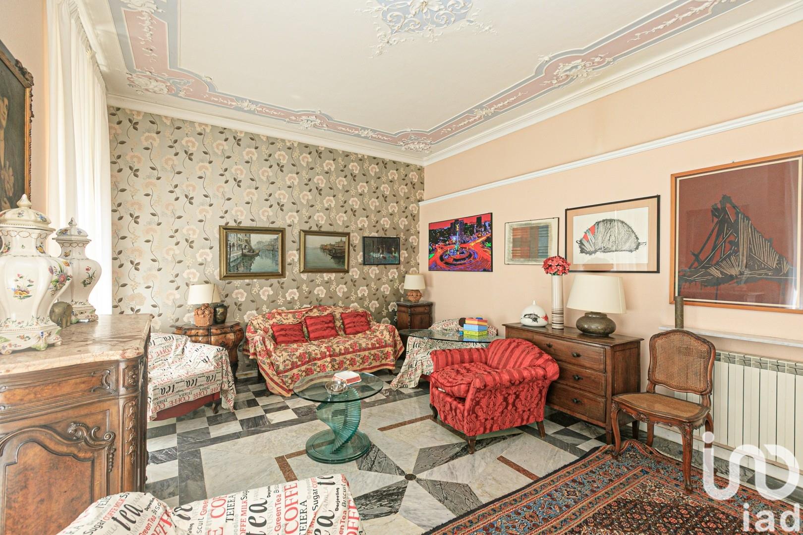 Sale Apartment 191 m² - 4 bedrooms - Genoa