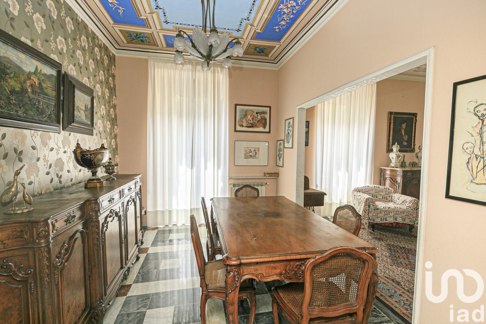 Sale Apartment 191 m² - 4 bedrooms - Genoa