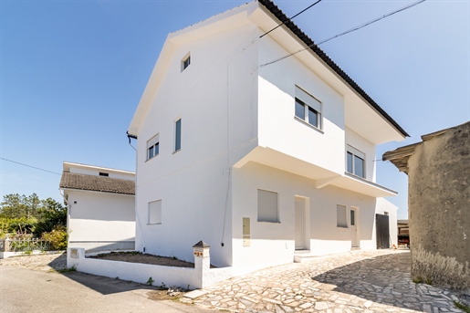 House 4 Bedrooms - Maceira