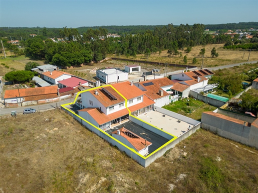 Excellente maison jumelée de 4 chambres à Moita Marinha Grande