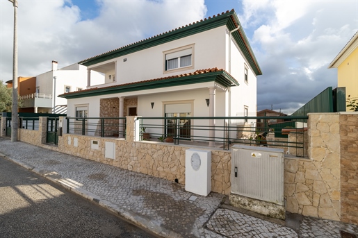 Erstaunliche Villa mit 4 Schlafzimmern in Marinha Grande