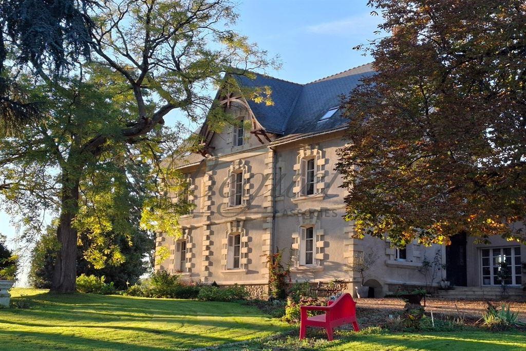 Langeais - Maison 350 m² - 7 chambres - piscine - Parc 6 ha - Vu