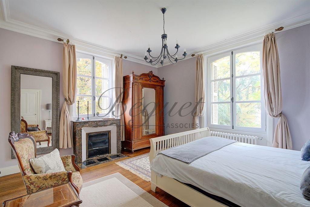 Langeais - Maison 350 m² - 7 chambres - piscine - Parc 6 ha - Vu