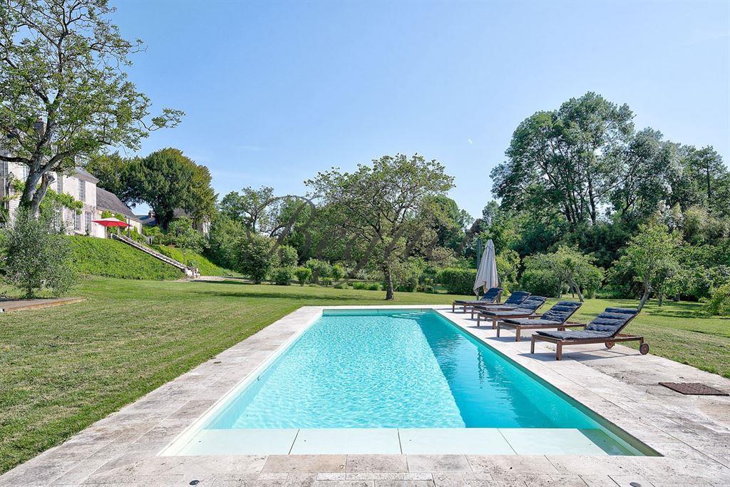 Loiret 45140 House 315m2 5 bedrooms 9 rooms swimming pool park 6800