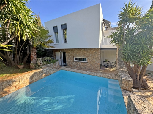 Vence - Proche centre et calme - Villa contemporaine de 150 m2 avec piscine chauffée