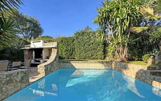 Vence - Proche centre et calme - Villa contemporaine de 150 m2 avec piscine chauffée
