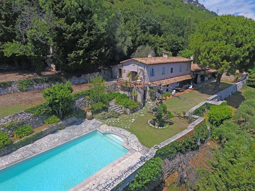 Vence - Panoramic Sea View - Villa of 265 m2 with swimming pool