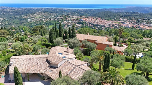 Co-Exclusivité Vence - Vue mer panoramique - Villa en parfait état de 275 m2 avec piscine