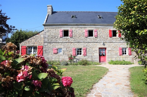 Beautiful farmhouse in Plogoff 8 rooms 166 m2 and outbuildings