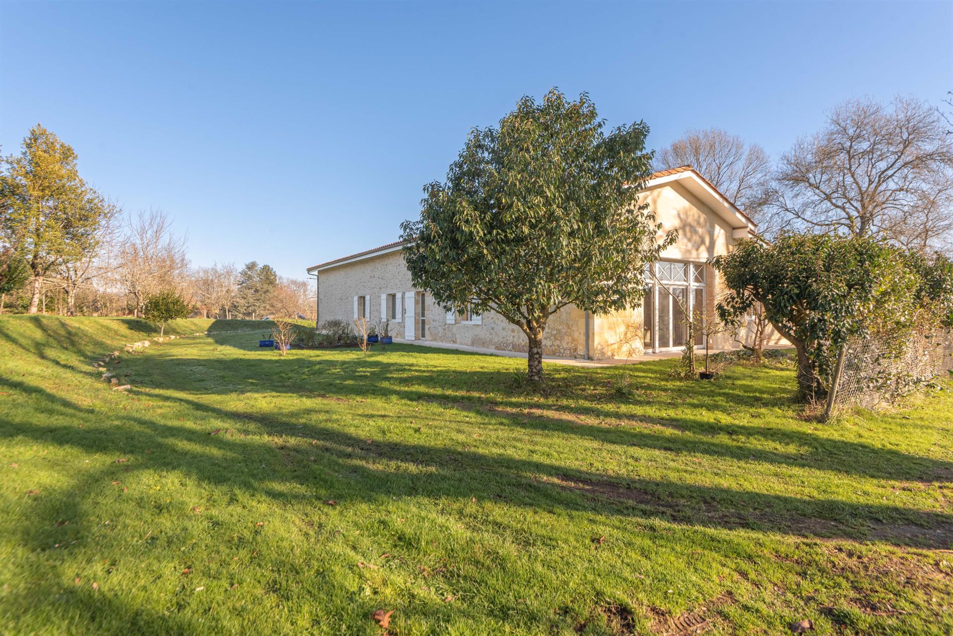 Renovated Stone House - 203 M2 + Garage 43 M2 On 5000 M2