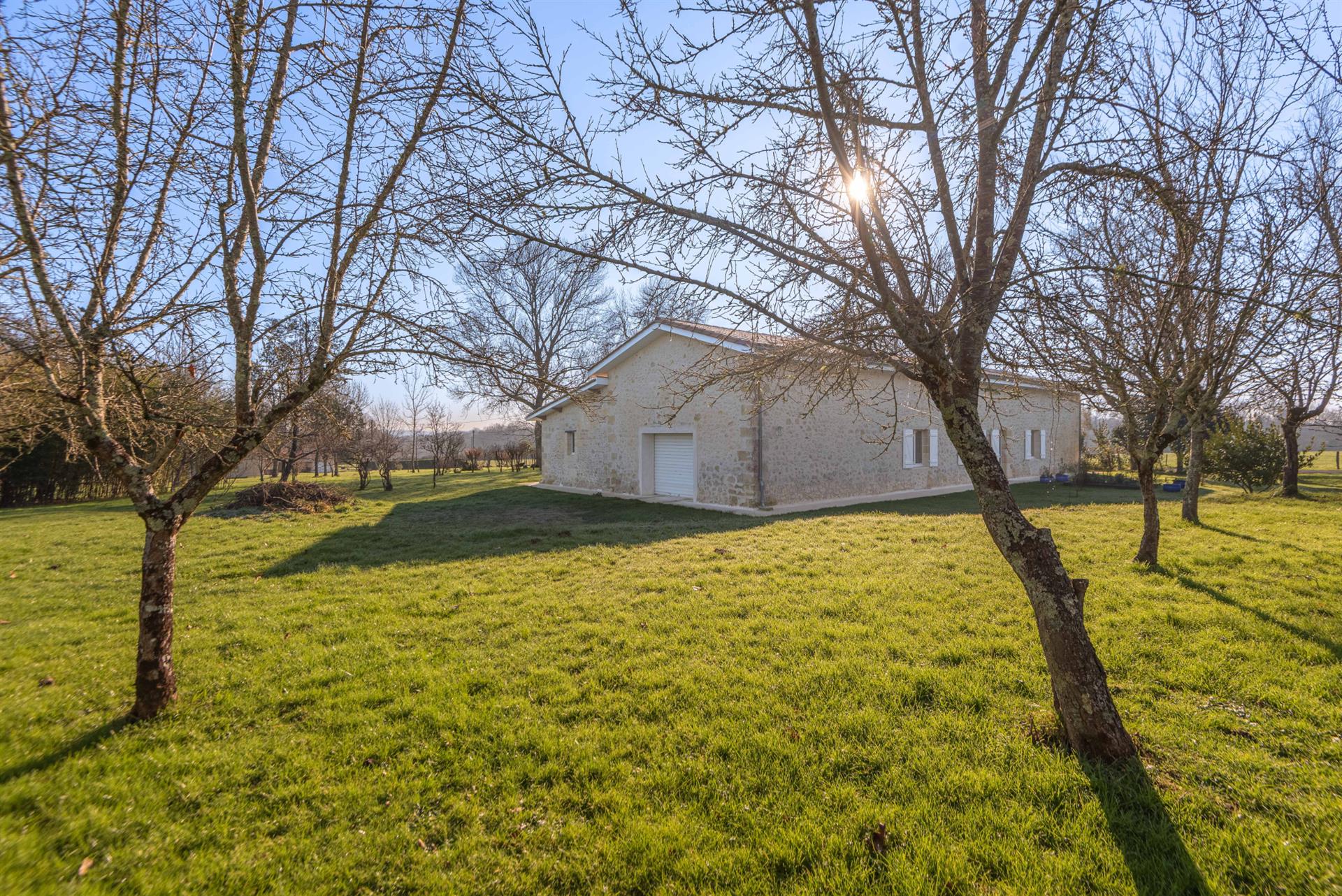 Renovated Stone House - 203 M2 + Garage 43 M2 On 5000 M2