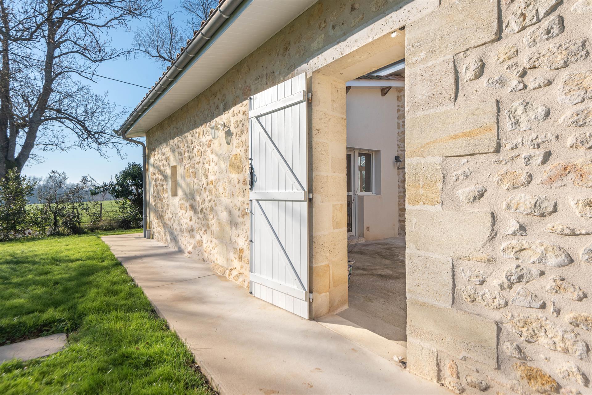 Renovated Stone House - 203 M2 + Garage 43 M2 On 5000 M2